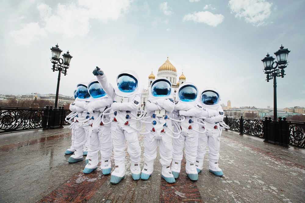 Axe Apollo: космонавты в городе.