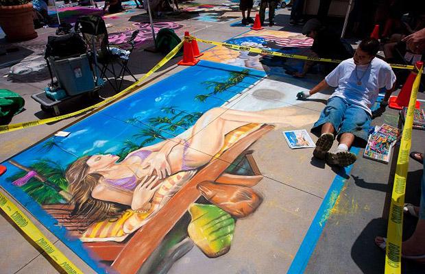 Pasadena Chalk Festival: Фестиваль рисунков мелом в Пасадене.