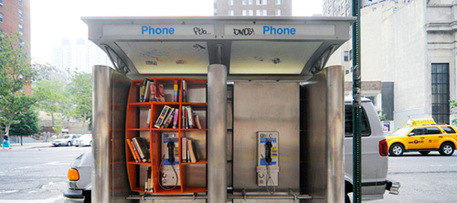 Мини-библиотеки вместо телефонных будок в Нью-Йорке.