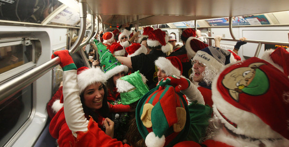 SantaCon в Нью-Йорке.New Yorkers Dress Up As Santa For 