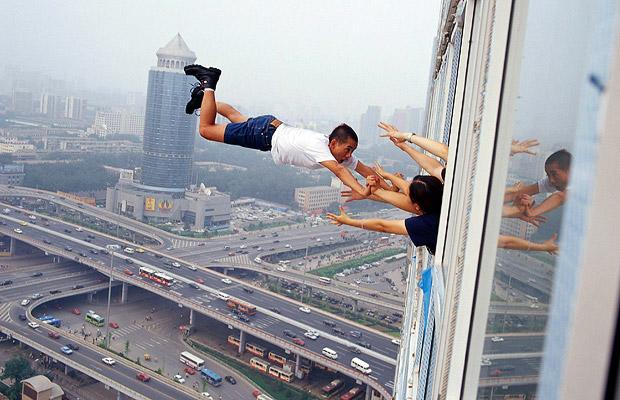 Прогулка по воздуху: чудесное искусство Li Wei.